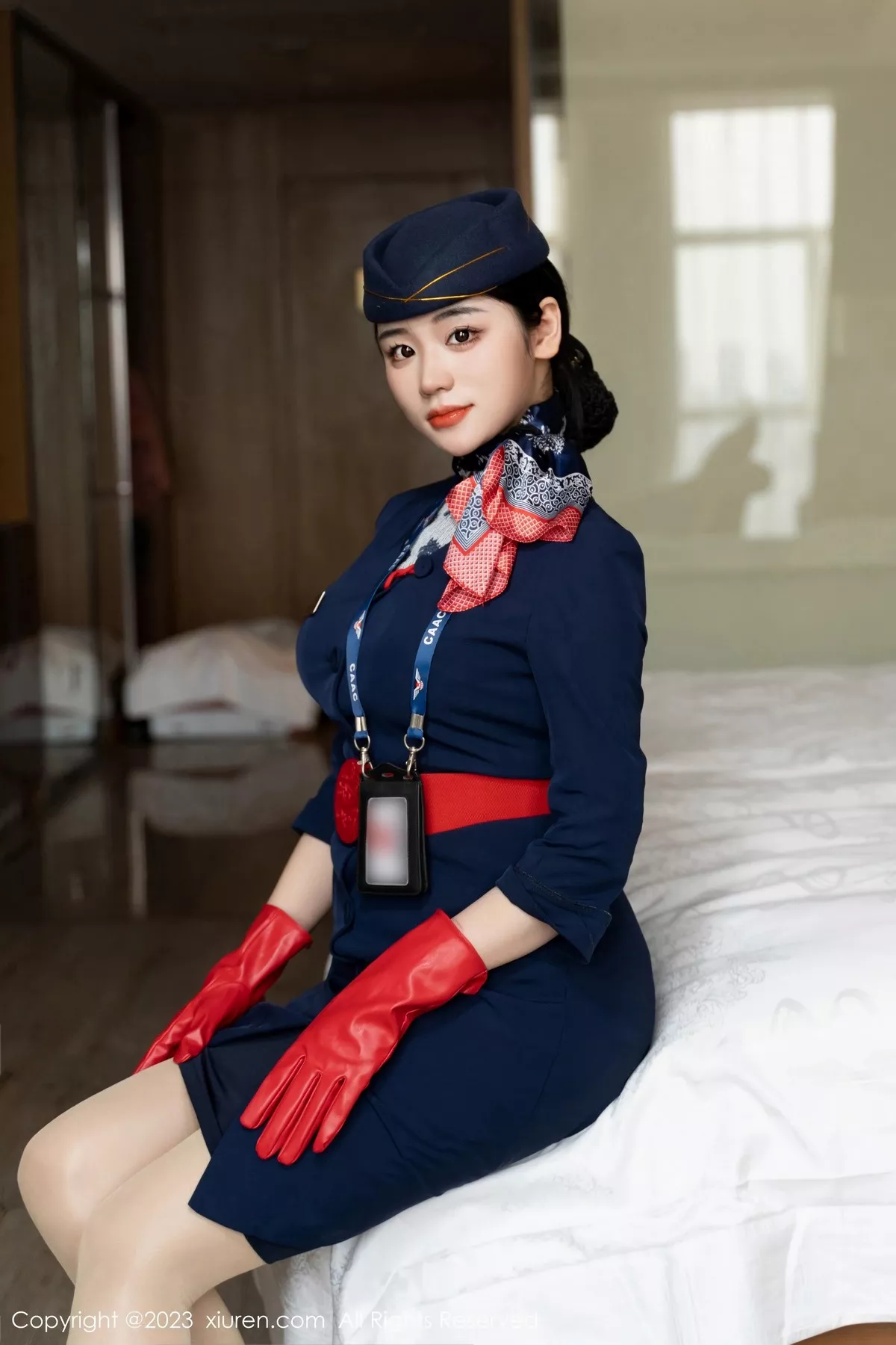 [XiuRen秀人网]第6790期汐汐爱吃草莓写真-秀人资源网